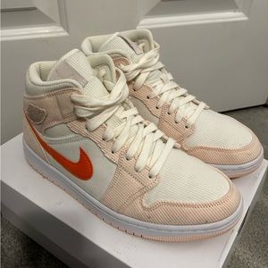 Nike Women’s Air Jordan 1 Mid SE